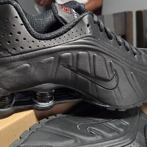 Nike SHOX Unisex Black and Red Athletic Shoes